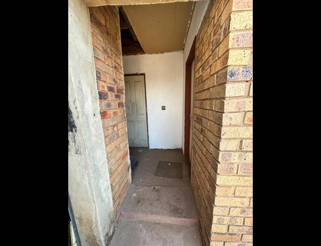 6 BEDROOM HOUSE FOR SALE IN RONDEBULT